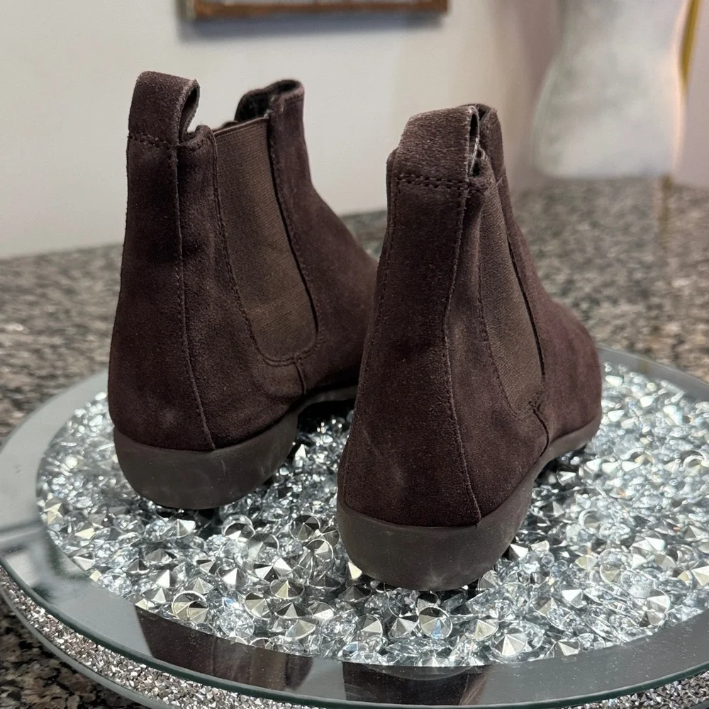 AEROSOLES Step Dance Brown suede leather Ankle Bootie NWOT 6